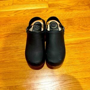 No. 6 Black Leather Mules